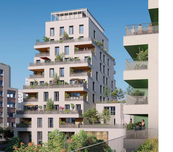 Bâtiments résidentiels modernes avec balcons verts et végétation, ciel bleu dégagé.