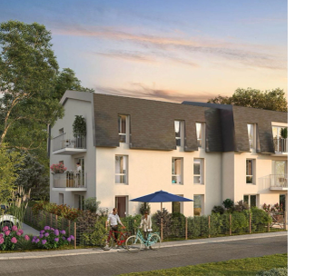Immeuble résidentiel moderne au crépuscule avec façade claire, terrasses et aménagement paysager.