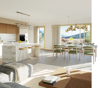 Cuisine ouverte moderne avec îlot central, baies vitrées donnant sur jardin et salon attenant.