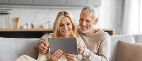 Couple investissant dans le LLI