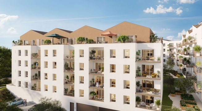 Immeuble résidentiel moderne de quatre étages avec façade beige et balcons, sous un ciel bleu dégagé.