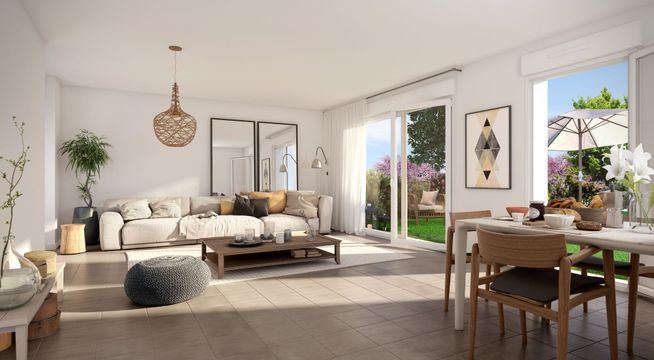 Salon spacieux et lumineux avec canapé beige, table basse et espace repas attenant, décoration épurée et végétale.