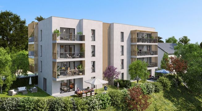 Immeuble résidentiel moderne de trois étages en béton beige, entouré d'arbres et de verdure.
