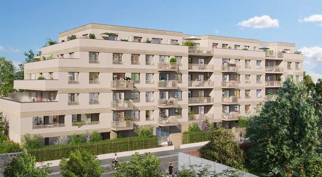 Immeuble résidentiel moderne de six étages en pierre beige avec balcons, entouré d'arbres verts par beau temps.