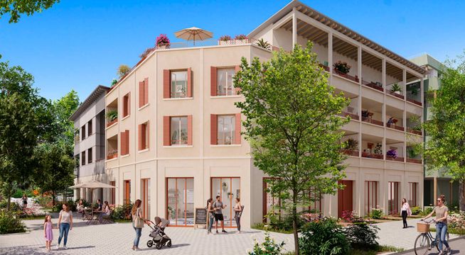 Immeuble résidentiel rose à quatre étages avec façade classique et arbres en façade, sous ciel bleu.