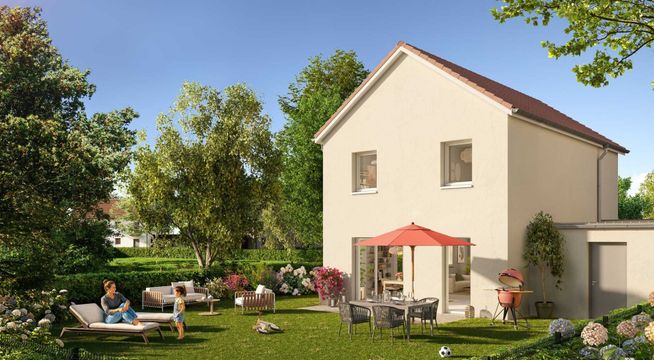 Maison moderne beige avec toit gris, entourée d'arbres verts et pelouse ensoleillée.