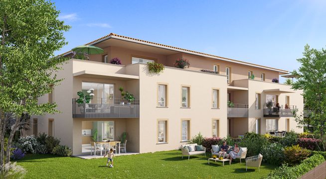 Immeuble résidentiel moderne avec façade beige, balcons, entouré de verdure et ciel bleu.