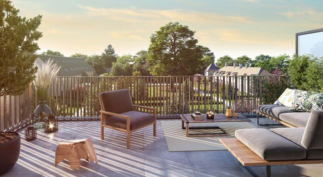 Terrasse en bois avec mobilier de jardin, vue sur paysage verdoyant en arrière-plan.