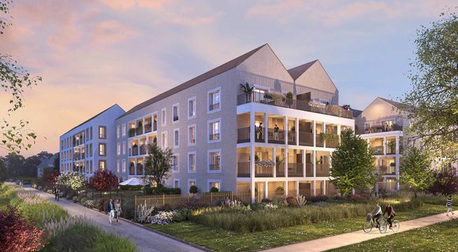 Immeuble résidentiel moderne au coucher de soleil avec façades colorées et espaces verts.