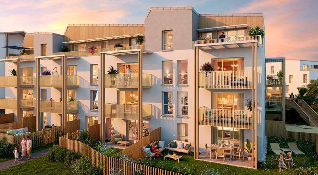 Immeuble résidentiel moderne au coucher du soleil avec façades illuminées et jardins paysagers.