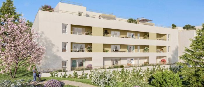 Immeuble résidentiel moderne aux façades beiges avec balcons, entouré de verdure et d'arbres fleuris.